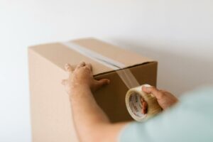 Wysyłasz paczkę za granicę? Poznaj ofertę GLS