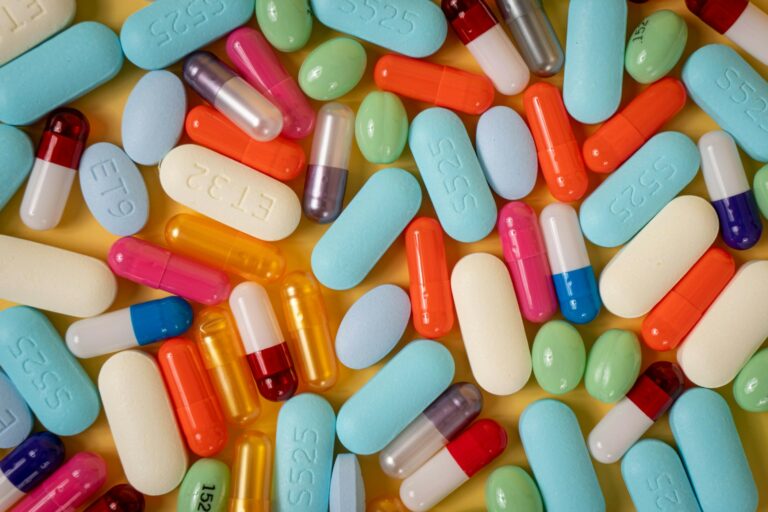 Outsourcing w branży health & beauty. Kiedy warto zatrudnić zewnętrznego producenta wyrobów medycznych?